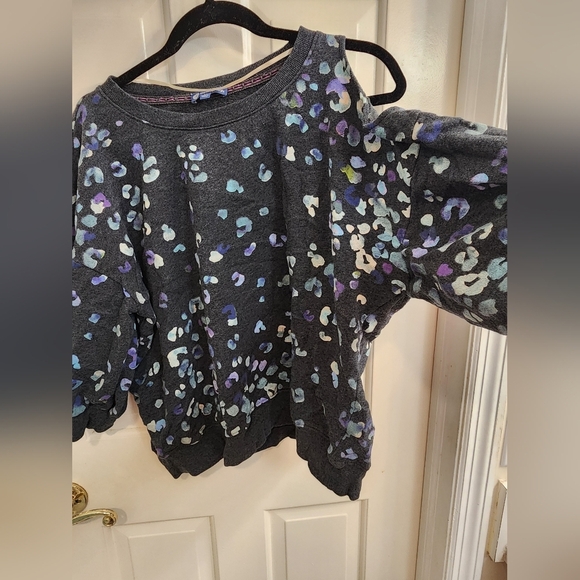 Democracy Cold Shoulder Leopard Print Sweatchirt Gray Size 1x - Picture 3 of 5